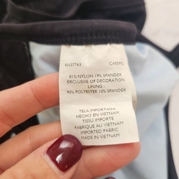 Nike Black One-Piece Swimsuit Swim Suit Bathing Suit Swimming Athletic 6 (32) - Picture 6 of 7